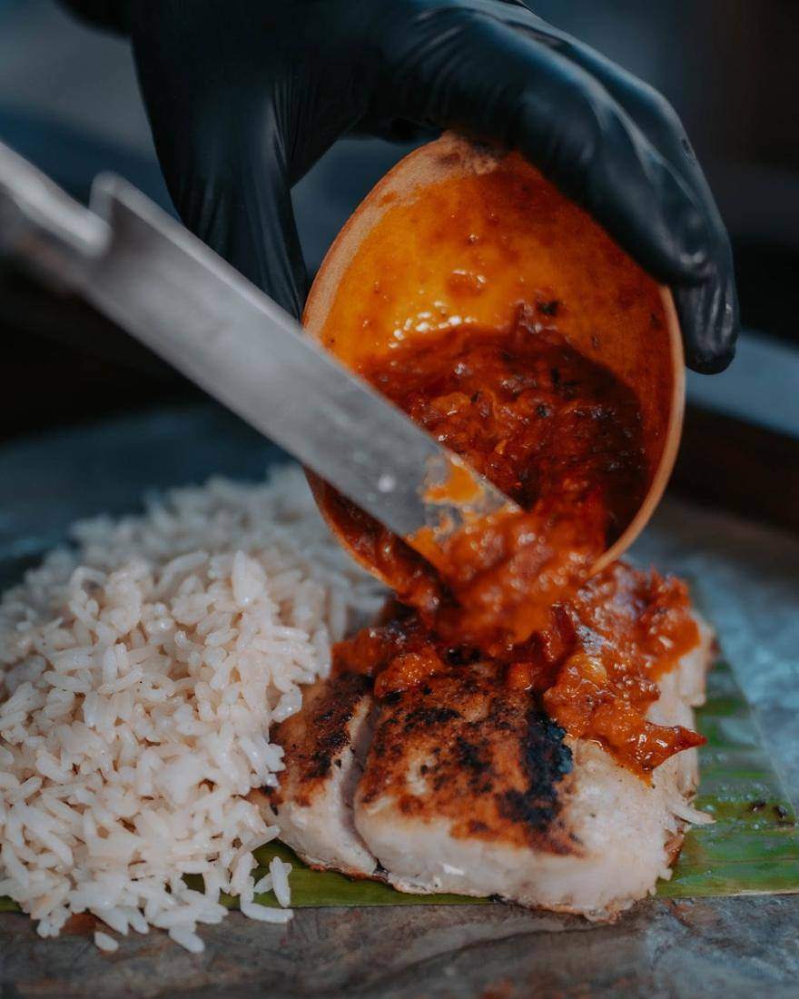 Salsa sobre pescado