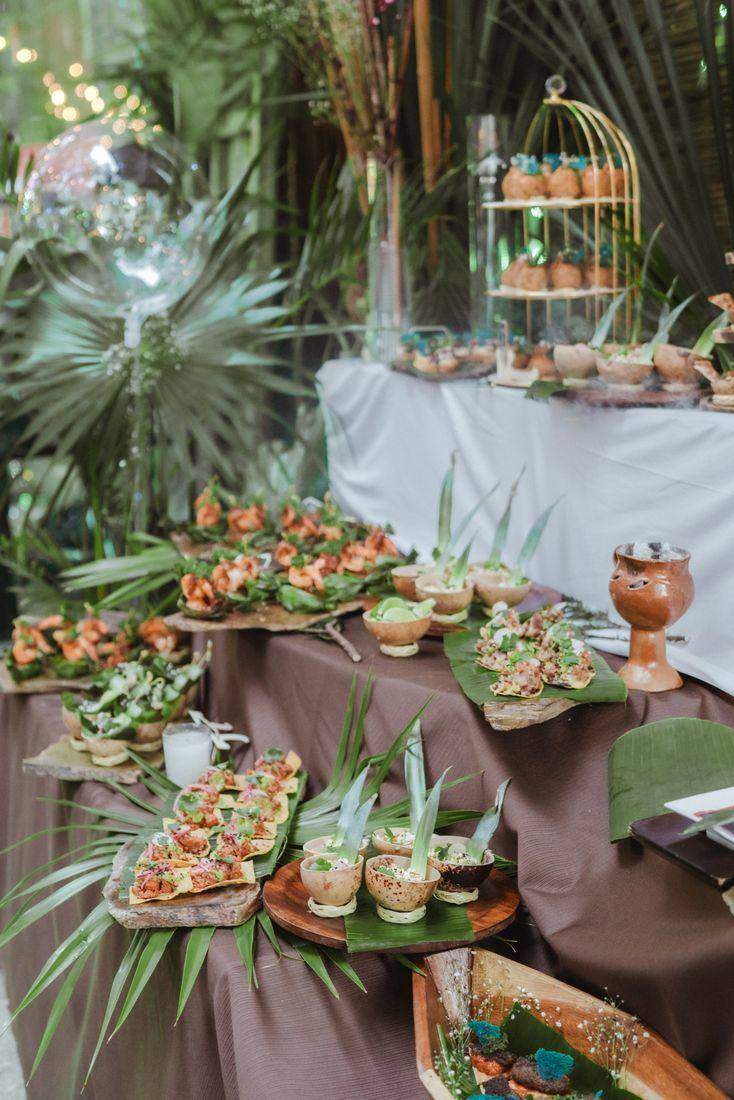 Mesa de canapés y bocadillos para evento