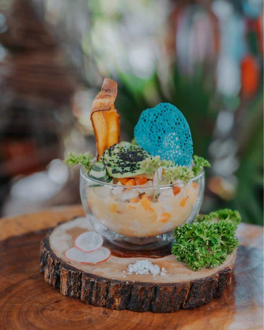 Postre sobre tronco de madera